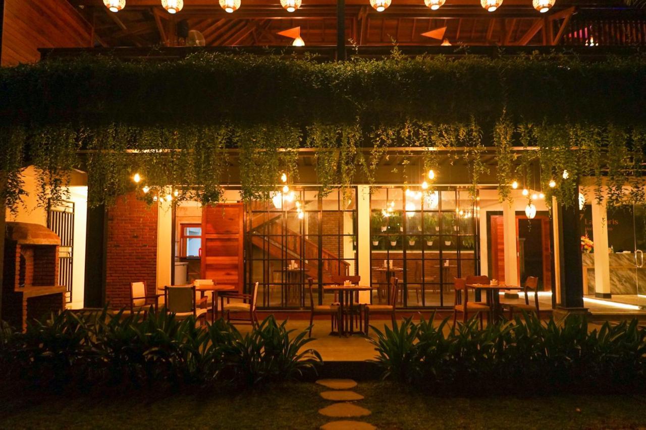 La'Villaris Hotel & Resto Kuta  ภายนอก รูปภาพ